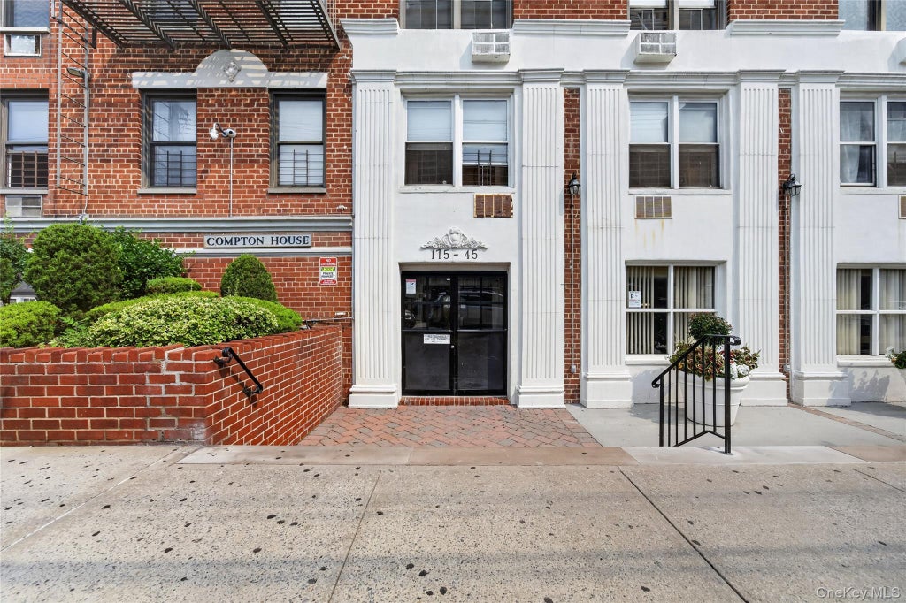 Photo of 175-45 88th Avenue #6F, Jamaica, NY 11432 (MLS # 1033596)