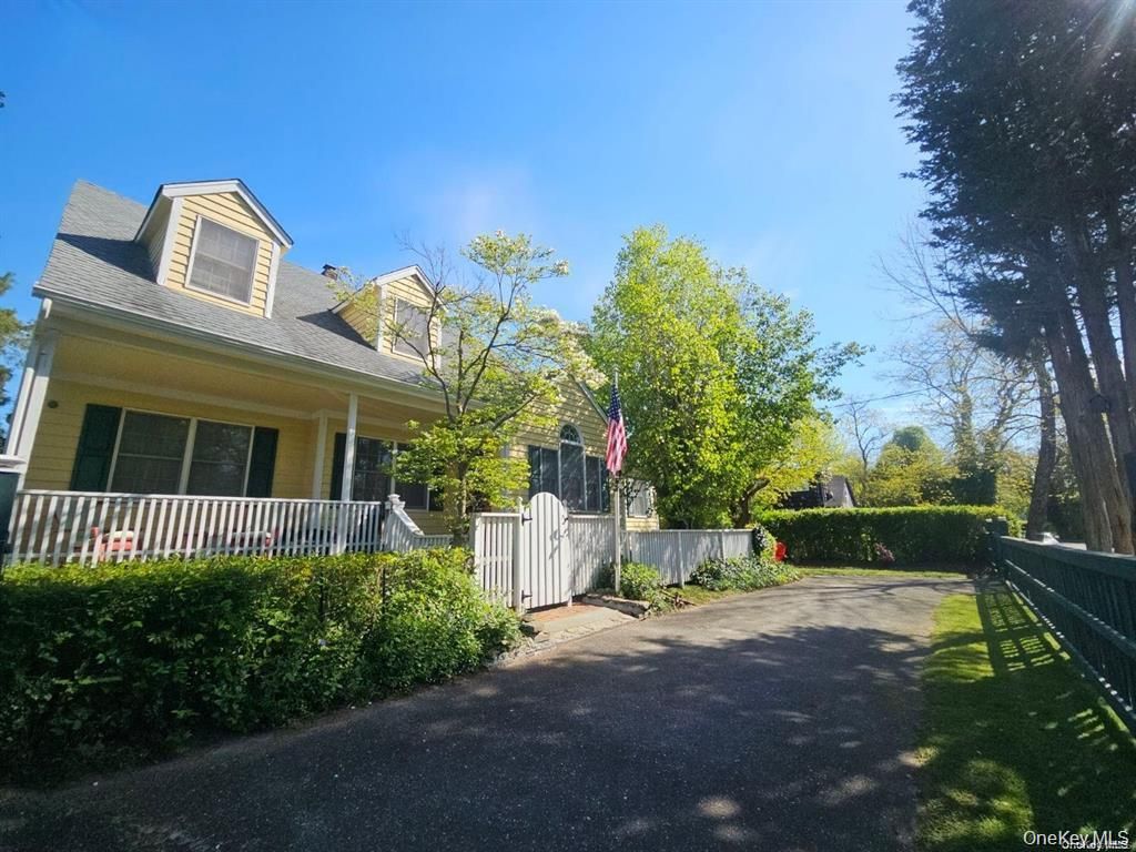 Photo of 10 Phyllis Road, Mastic Beach, NY 11951 (MLS # 997292)