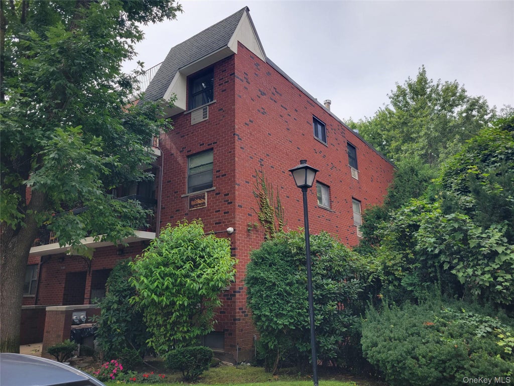 Photo of 71-24 Sutton Place #3FL., Fresh Meadows, NY 11365 (MLS # 1054090)