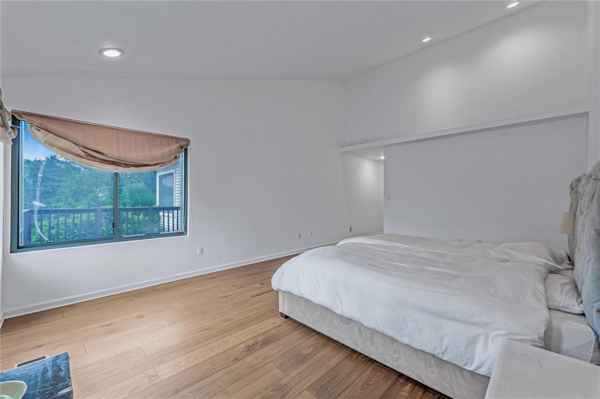 291 Starling Court, Manhasset, New York image 22
