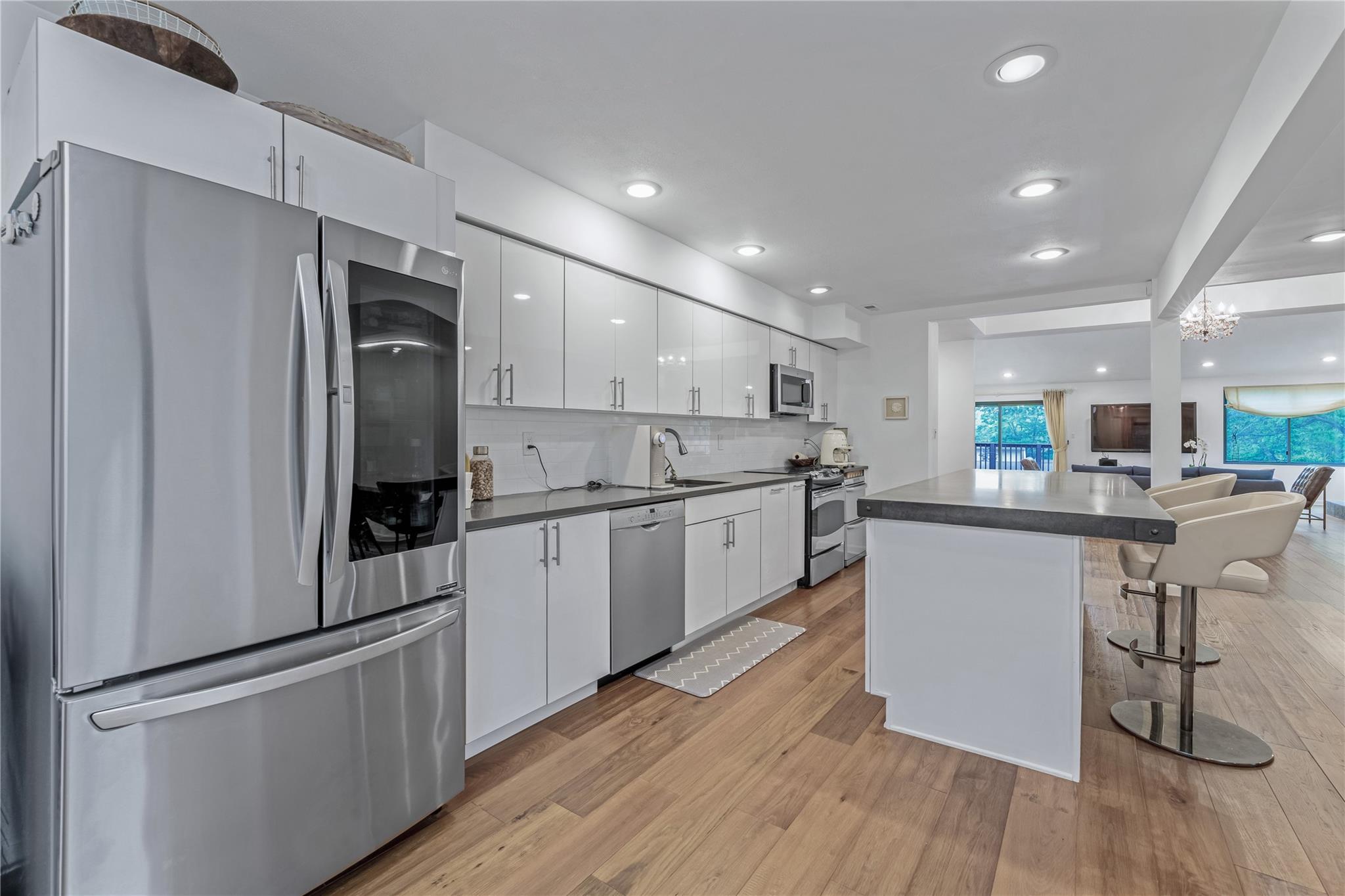 291 Starling Court, Manhasset, New York image 17