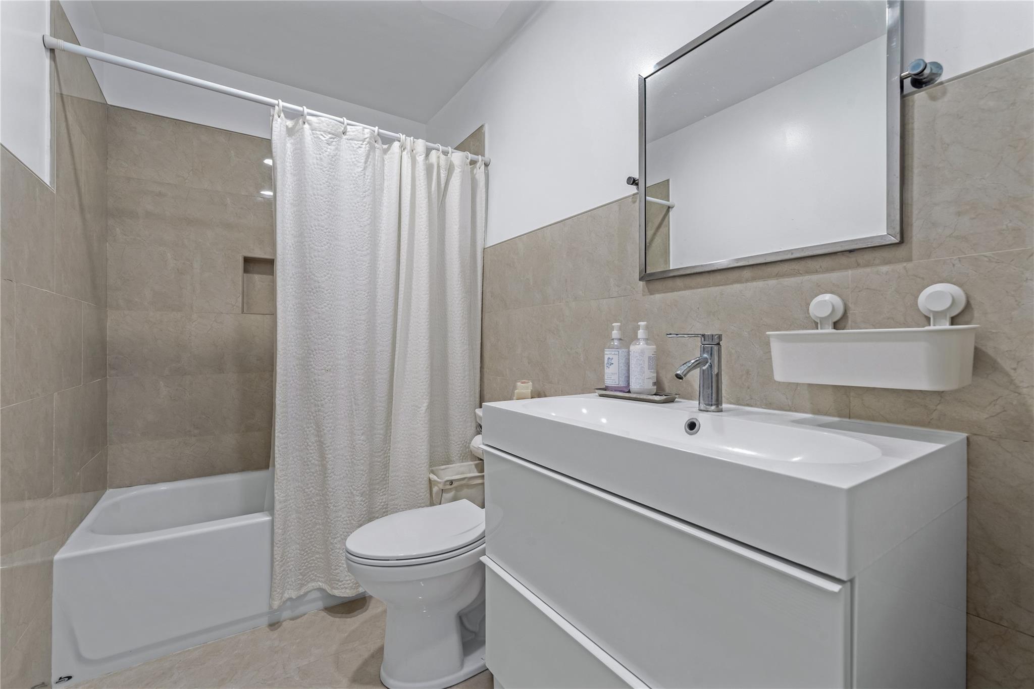 291 Starling Court, Manhasset, New York image 28