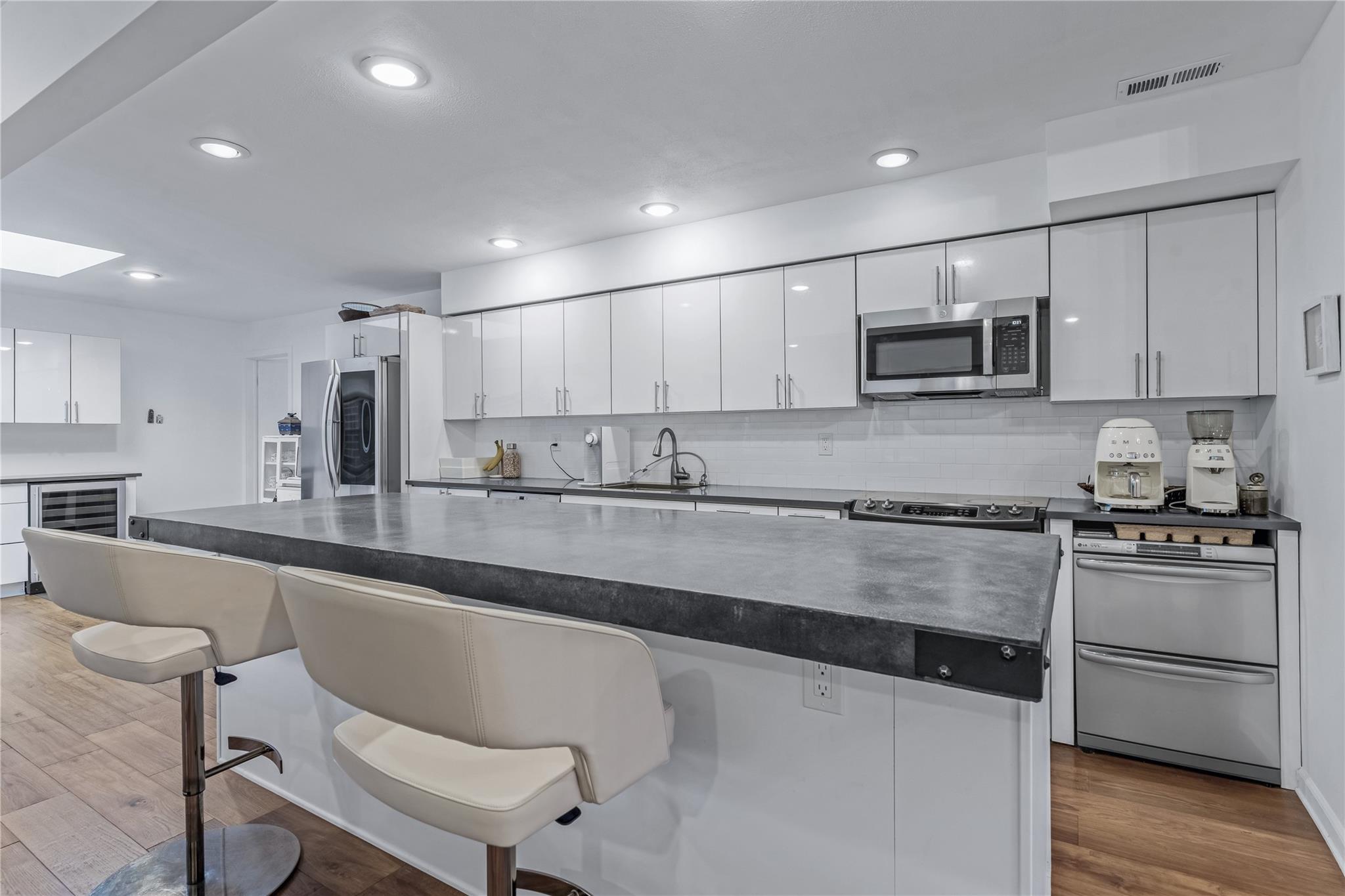 291 Starling Court, Manhasset, New York image 14