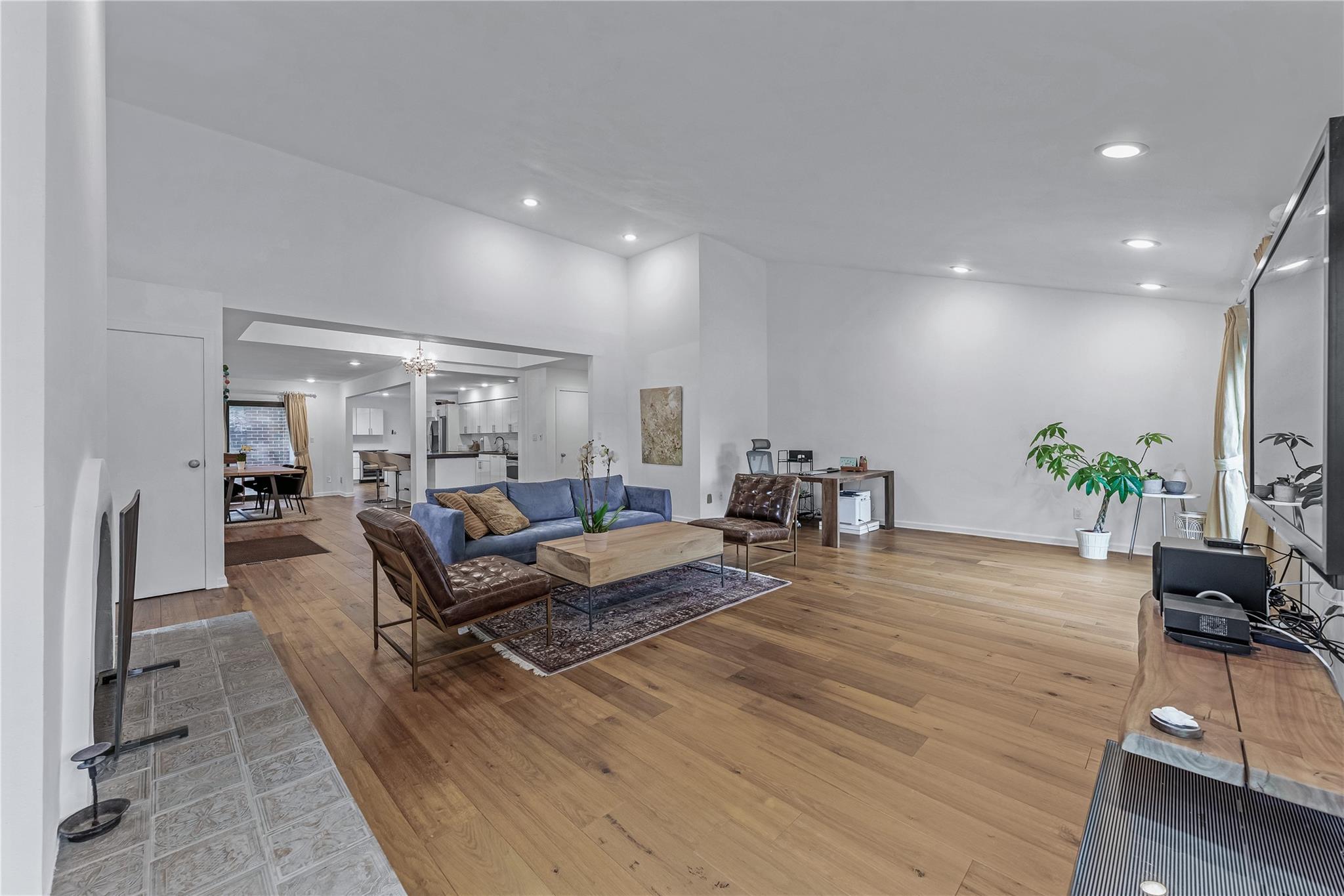 291 Starling Court, Manhasset, New York image 9
