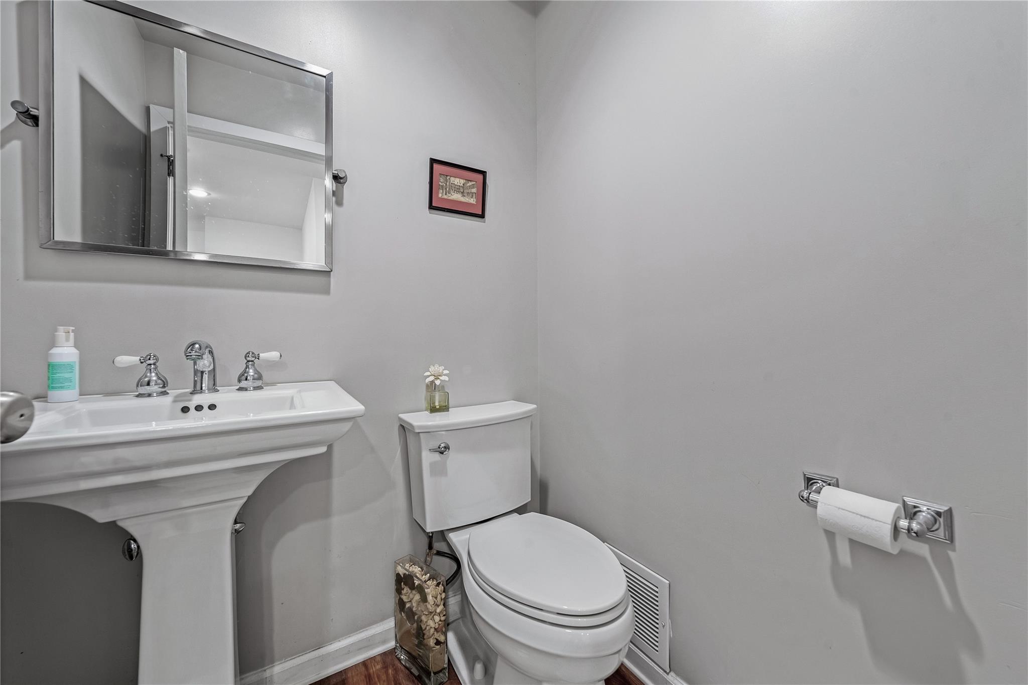 291 Starling Court, Manhasset, New York image 19