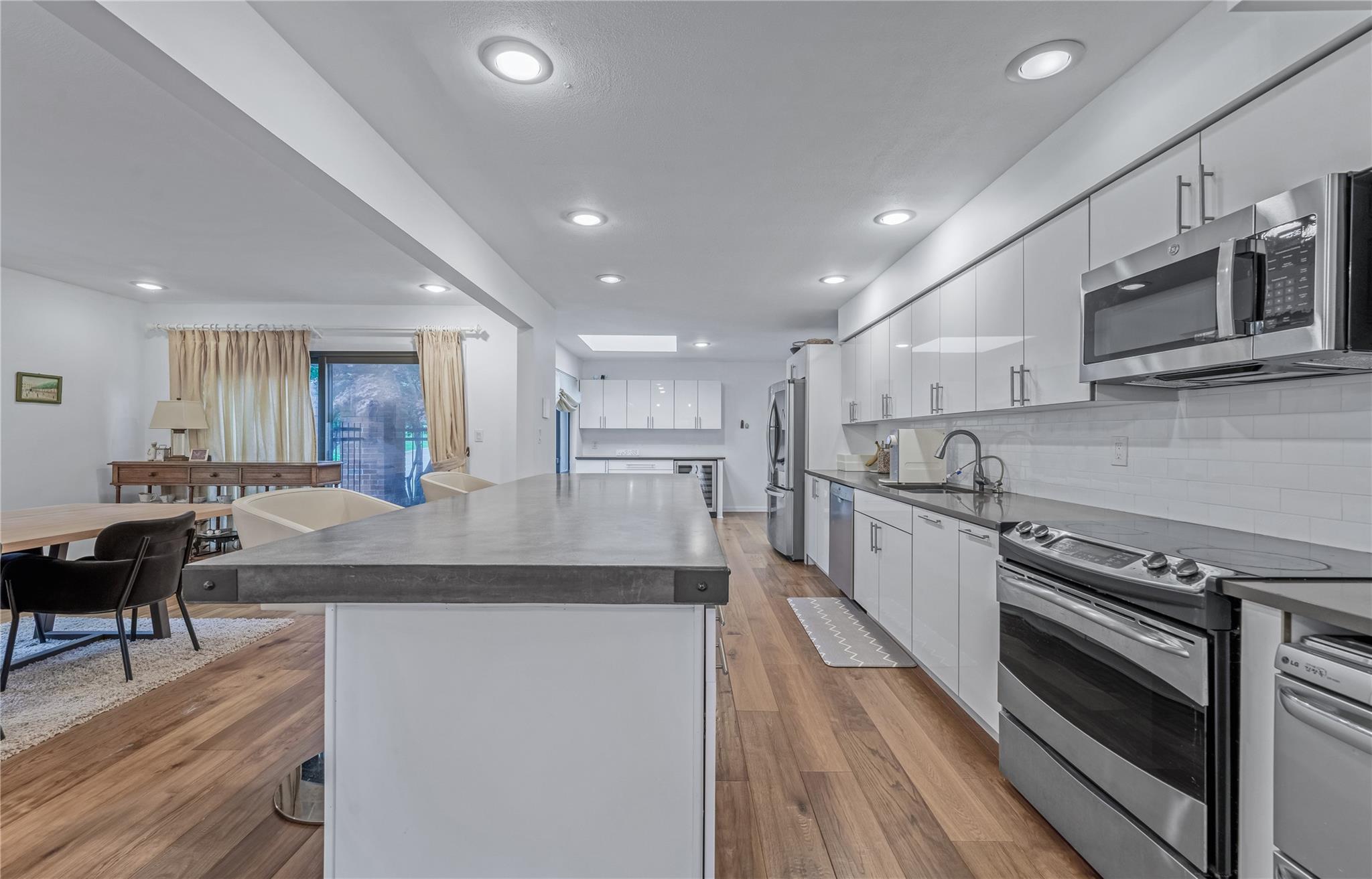291 Starling Court, Manhasset, New York image 13