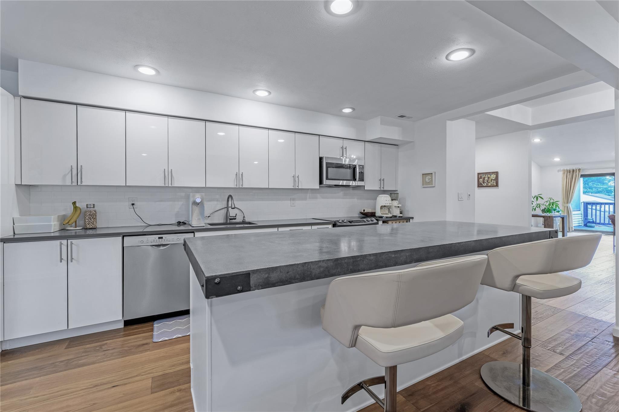 291 Starling Court, Manhasset, New York image 15