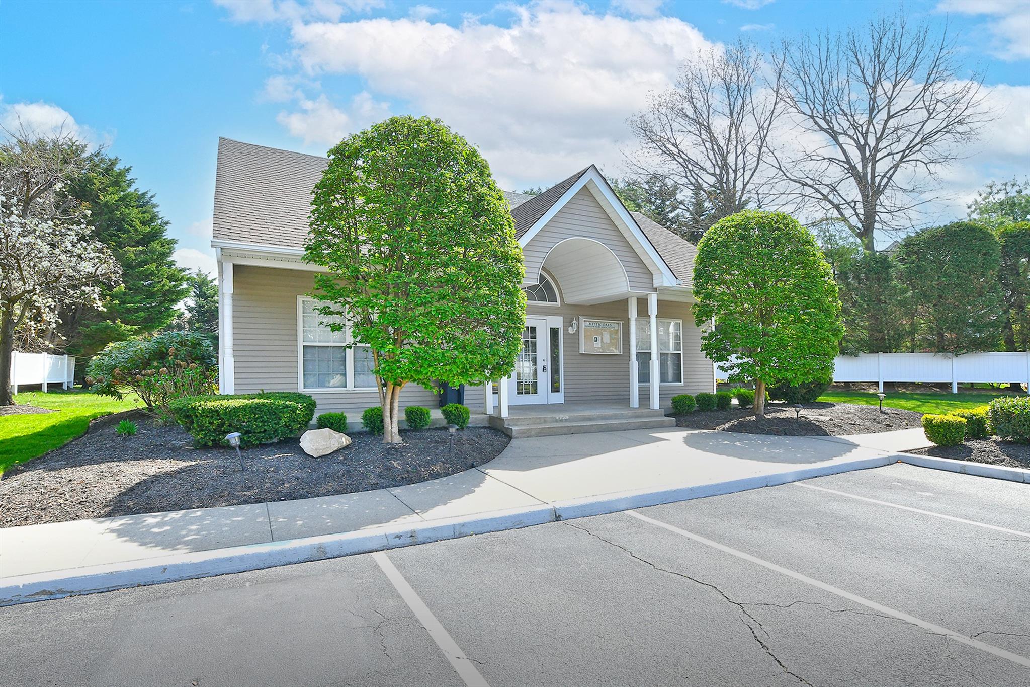 209 Pleasant Drive, Bay Shore, New York image 27