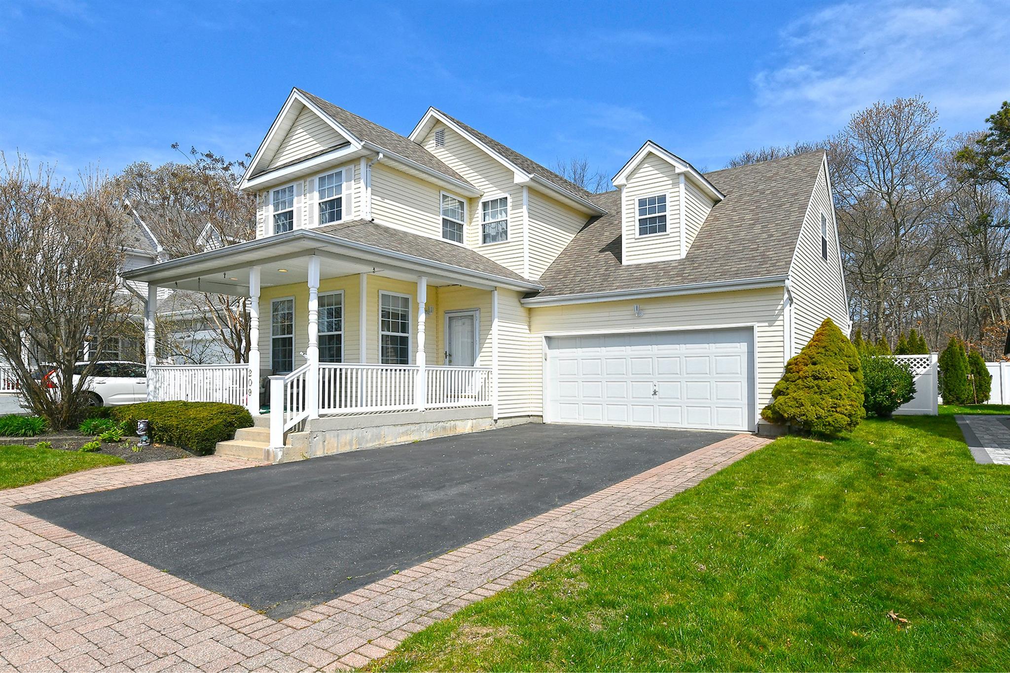 209 Pleasant Drive, Bay Shore, New York image 3