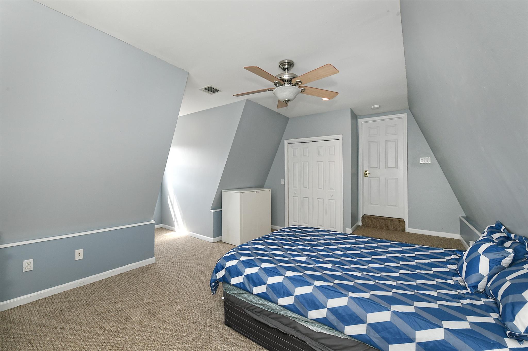 209 Pleasant Drive, Bay Shore, New York image 18