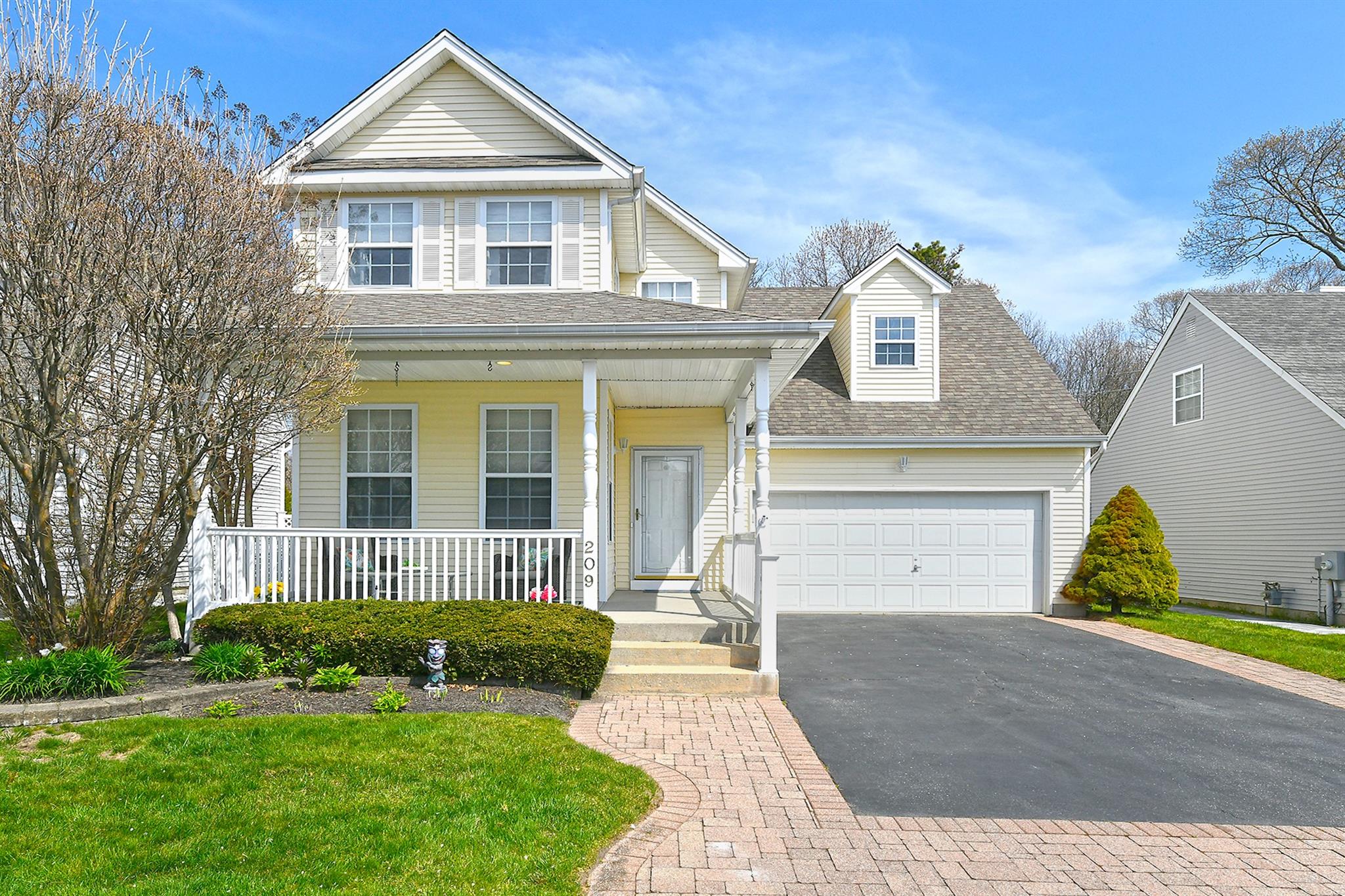 209 Pleasant Drive, Bay Shore, New York image 2