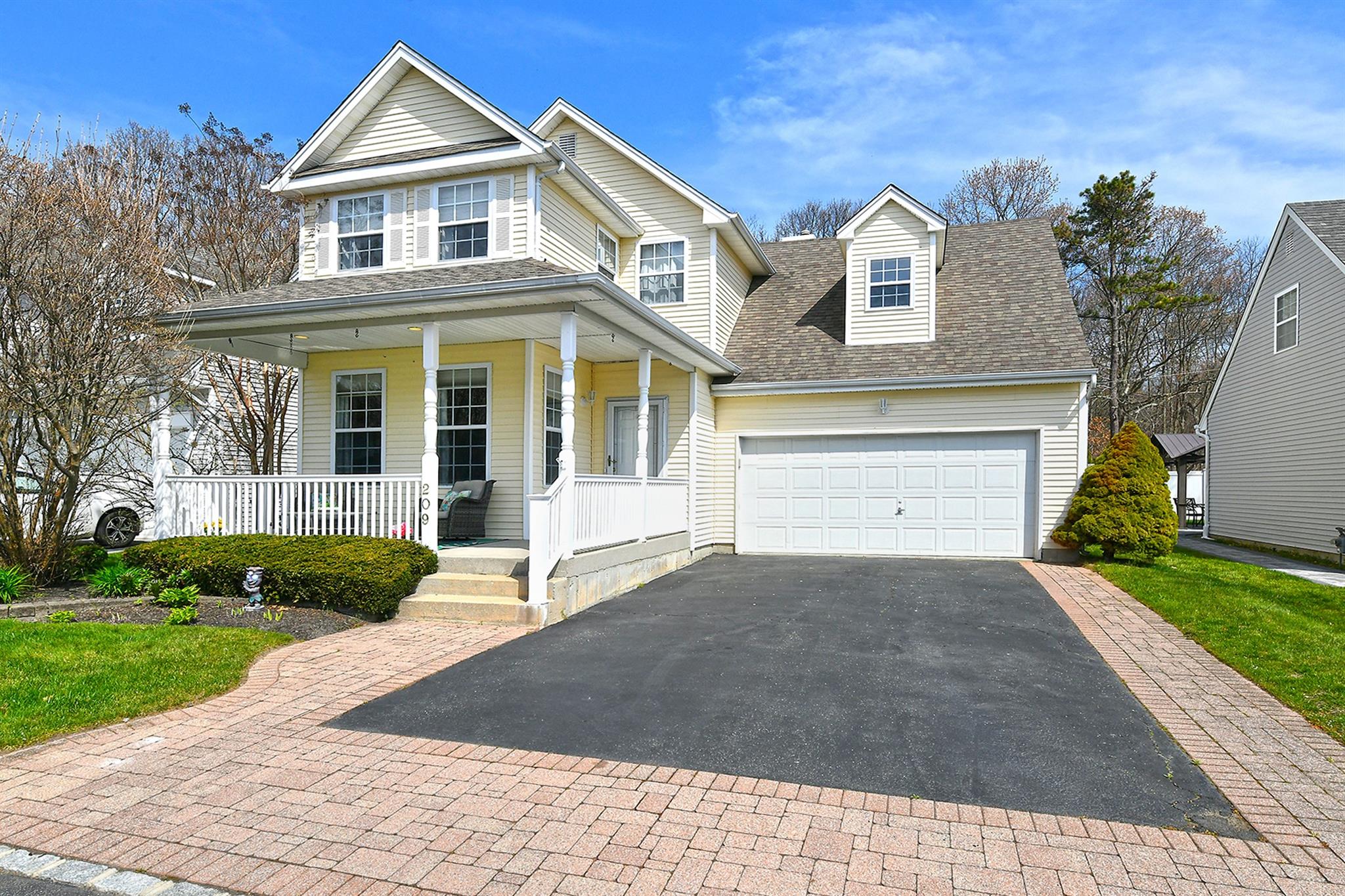 209 Pleasant Drive, Bay Shore, New York image 1