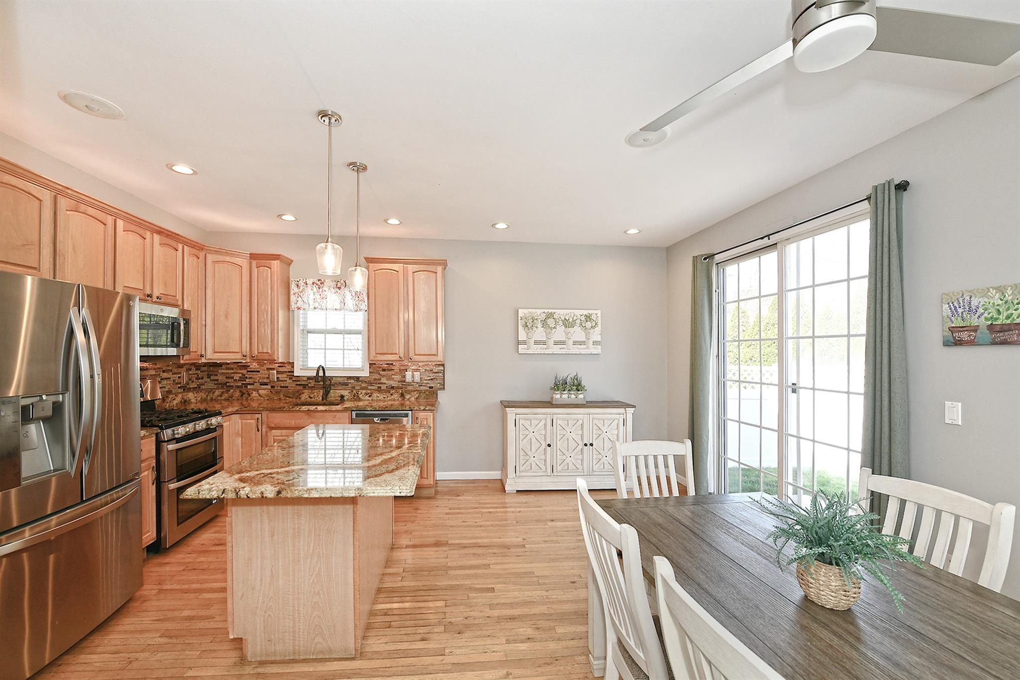 209 Pleasant Drive, Bay Shore, New York image 9
