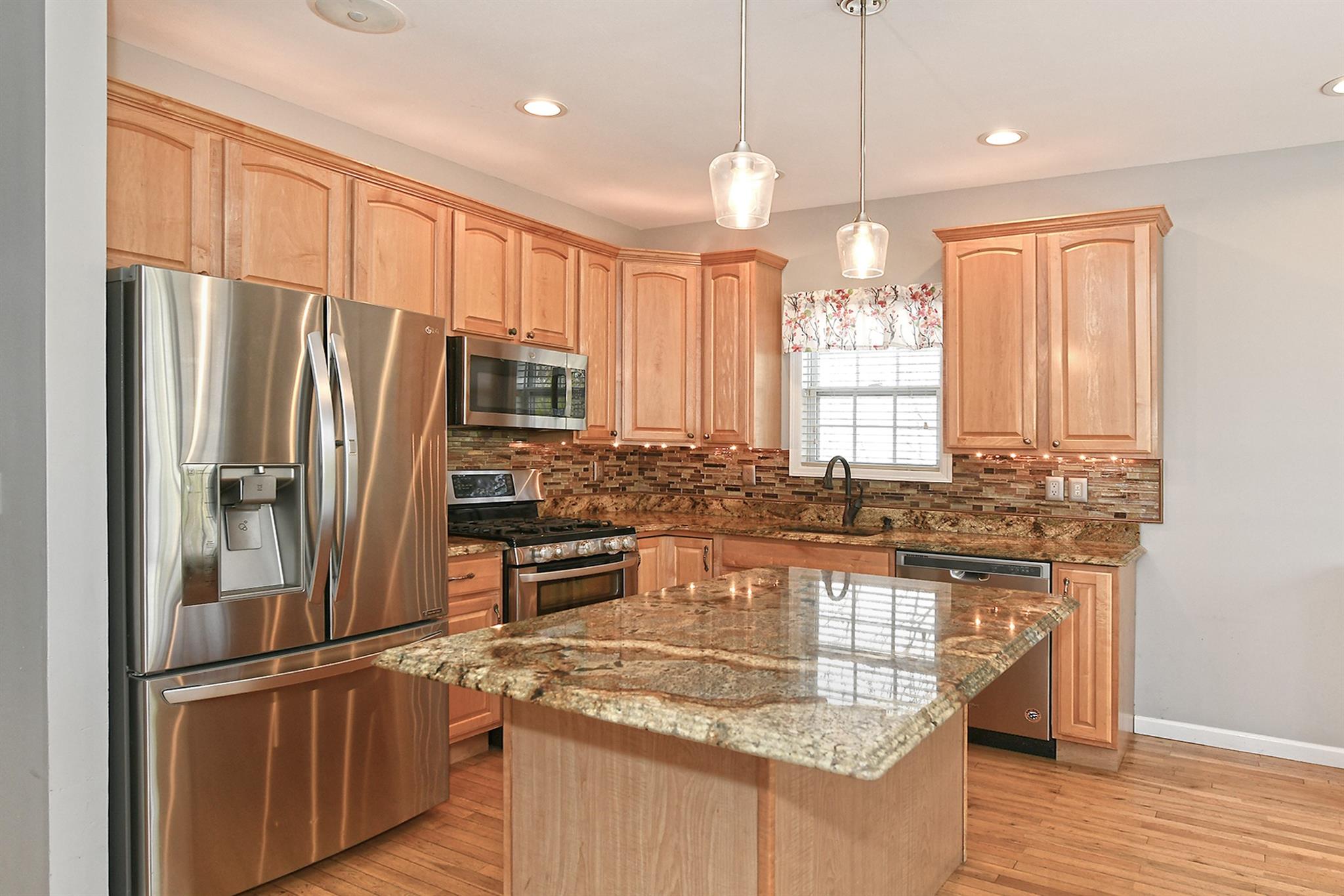 209 Pleasant Drive, Bay Shore, New York image 10