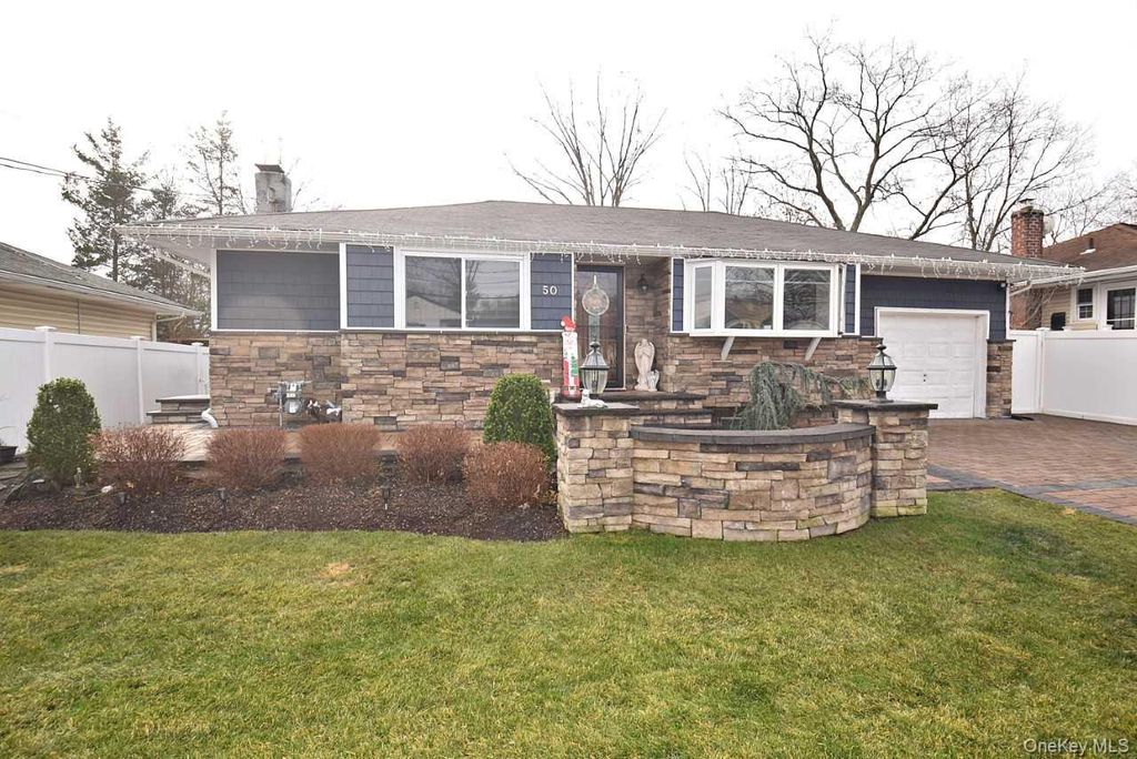 Photo of 50 Croley Street, Huntington, NY 11743 (MLS # 941864)