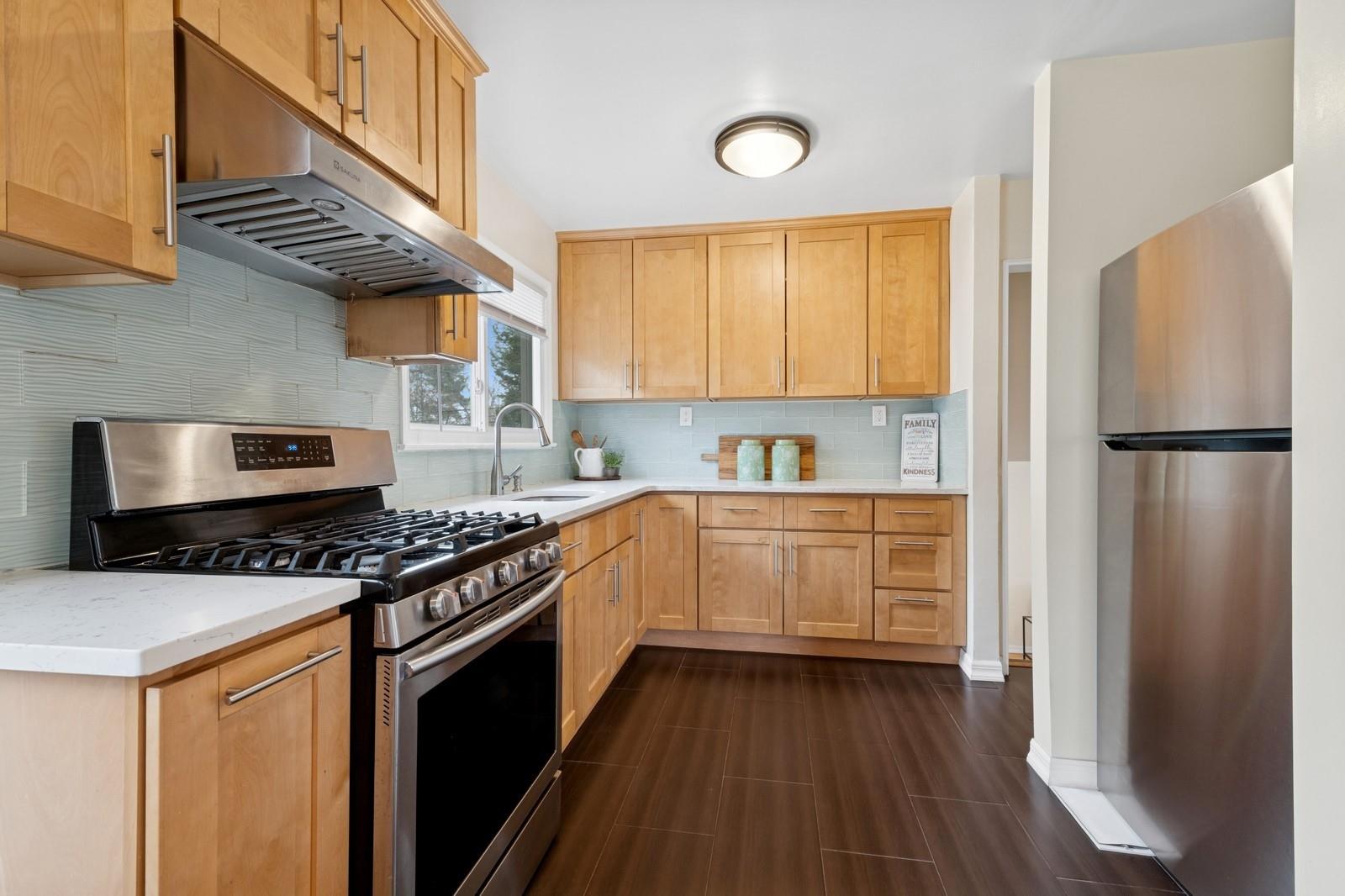 1 Flower Road, Garden City, New York image 7