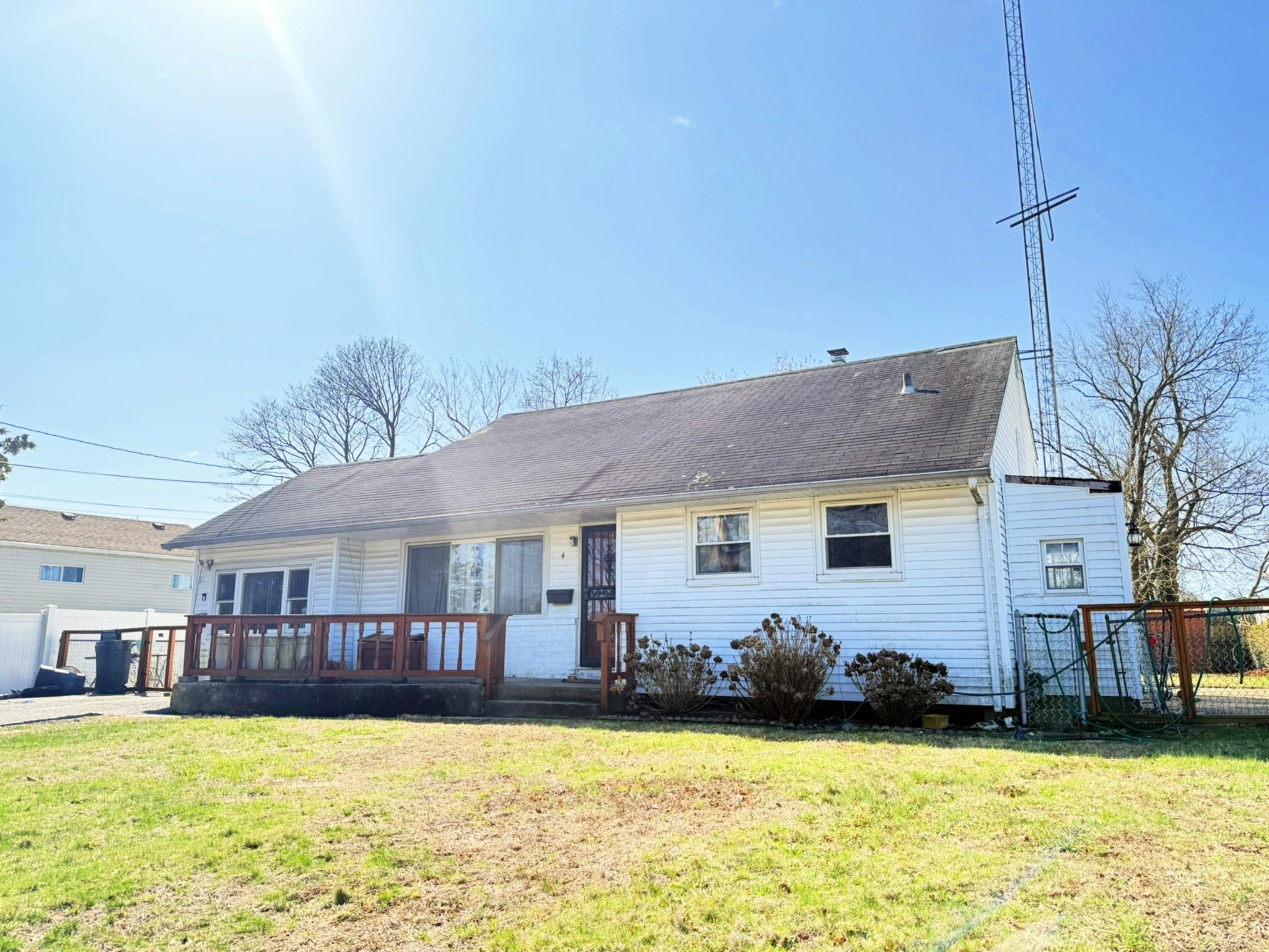 4 Mcclellan Avenue, Bay Shore, New York image 1