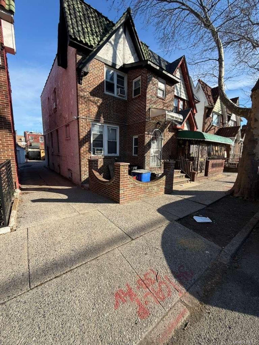 Photo of 10737 Van Wyck Expressway, Jamaica, NY 11435 (MLS # 951507)