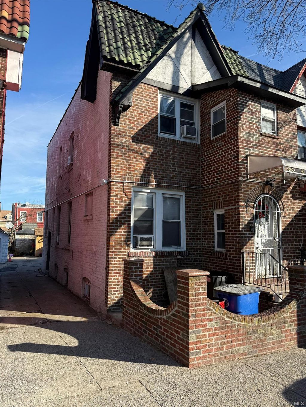 Photo of 10737 Van Wyck Expressway, Jamaica, NY 11435 (MLS # 951507)