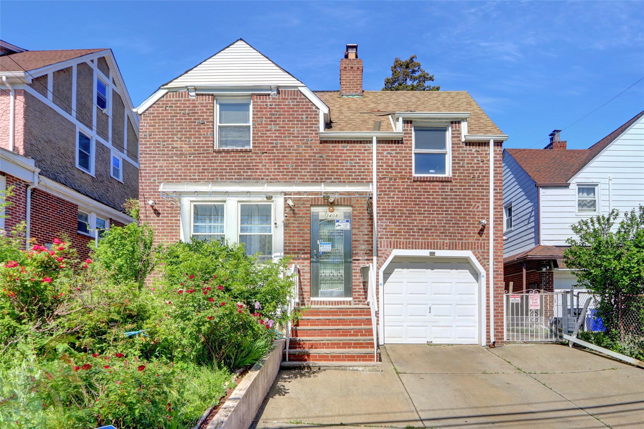 Murray Lane, Flushing, Queens, NY - 4 Bedrooms  
3 Bathrooms  
10 Rooms - 