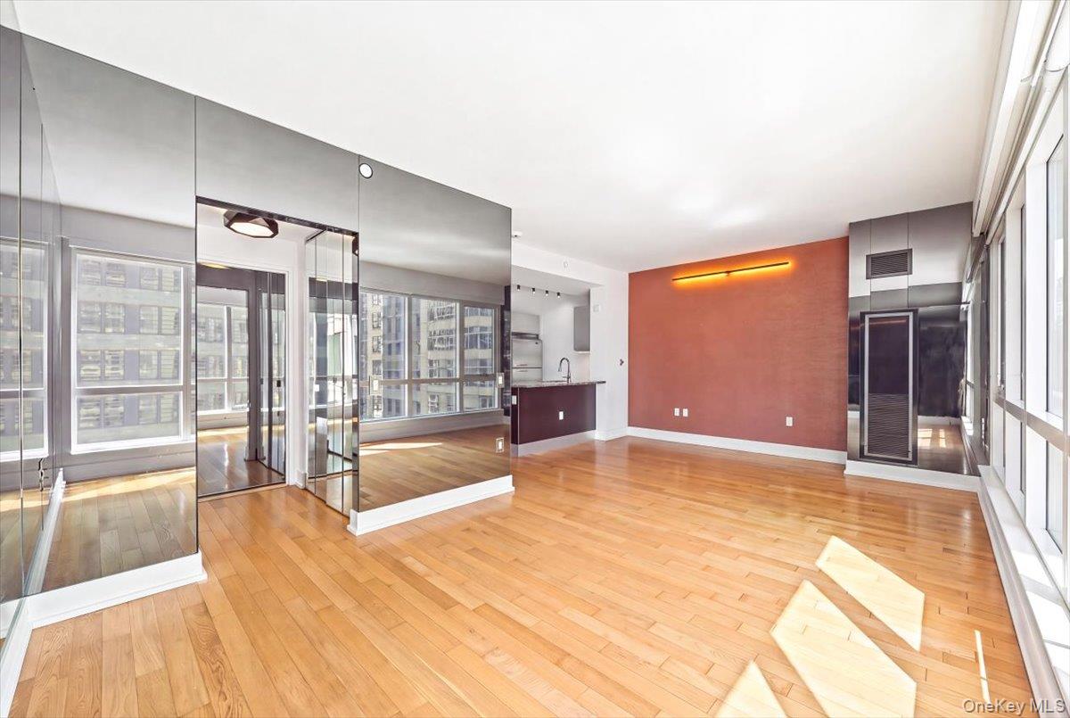 350 W 42nd Street 19I