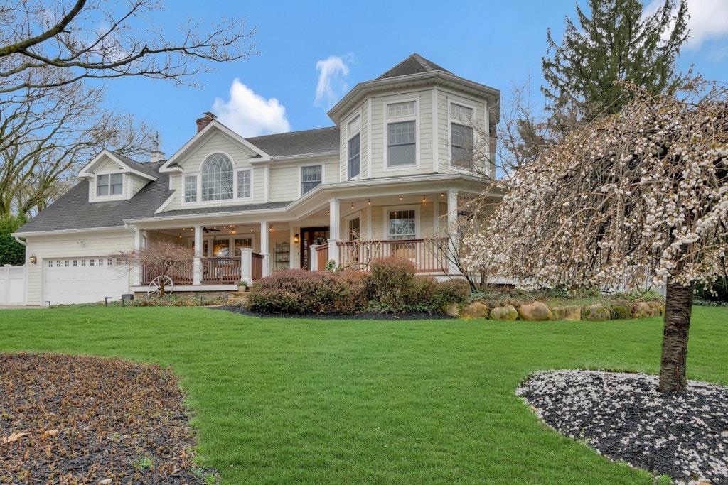 48 Hildreth Avenue, Huntington, New York image 2