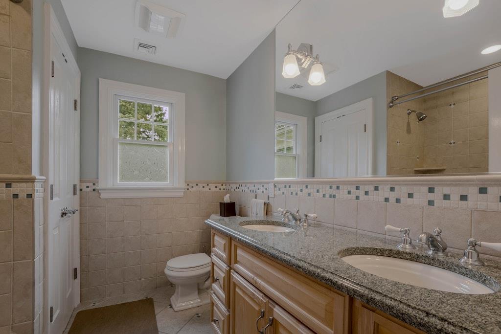 48 Hildreth Avenue, Huntington, New York image 25