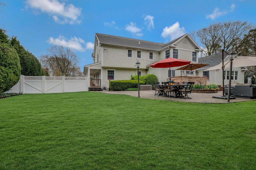 48 Hildreth Avenue, Huntington, New York image 5
