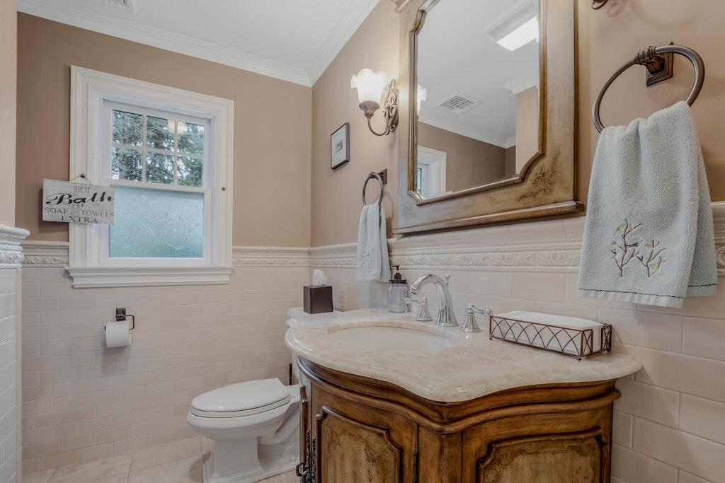 48 Hildreth Avenue, Huntington, New York image 15