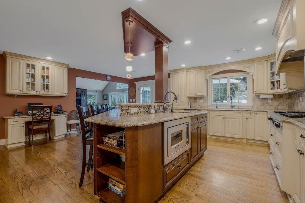 48 Hildreth Avenue, Huntington, New York image 9