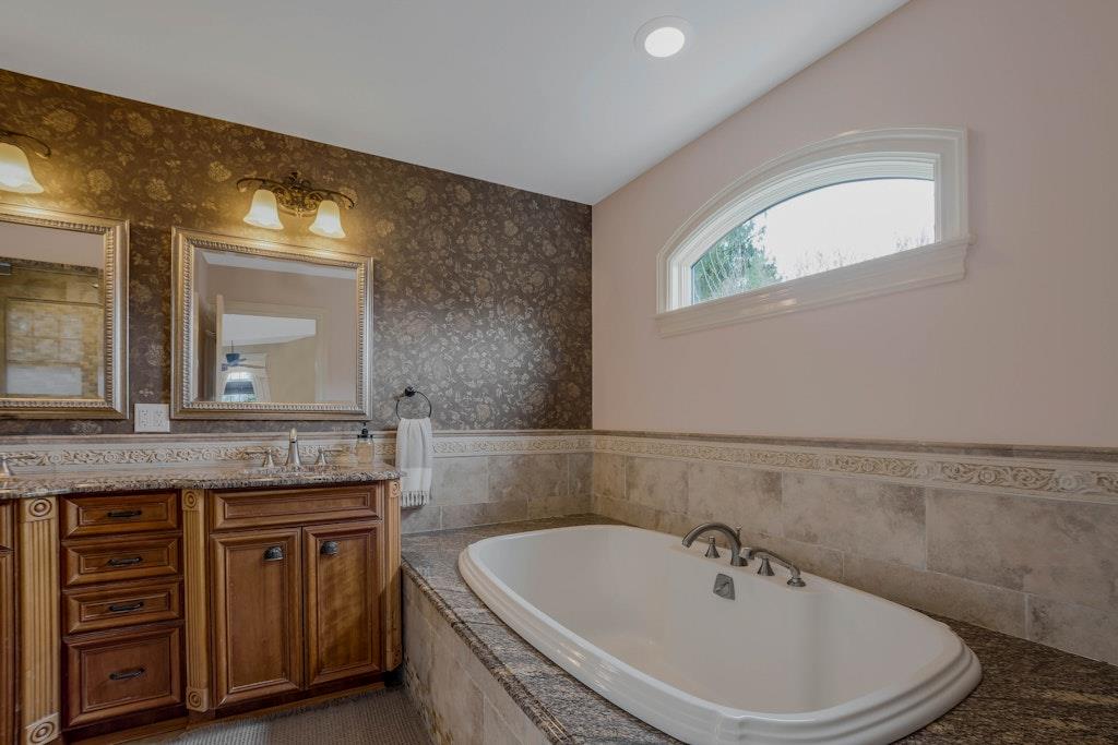 48 Hildreth Avenue, Huntington, New York image 20