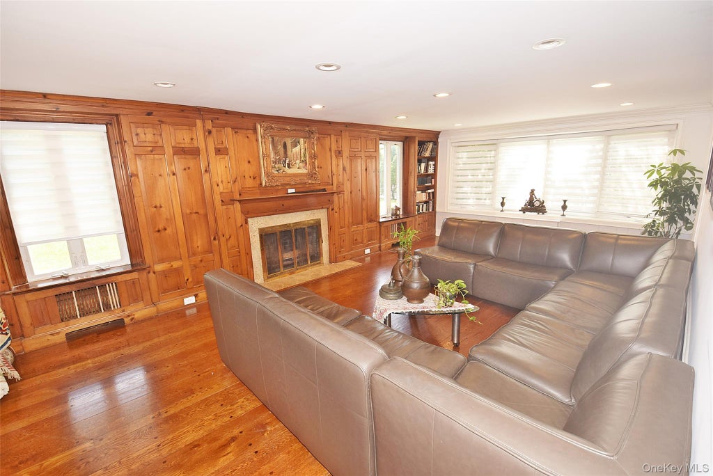 Photo of 25 Old Mill Road, Great Neck, NY 11023 (MLS # 1038390)
