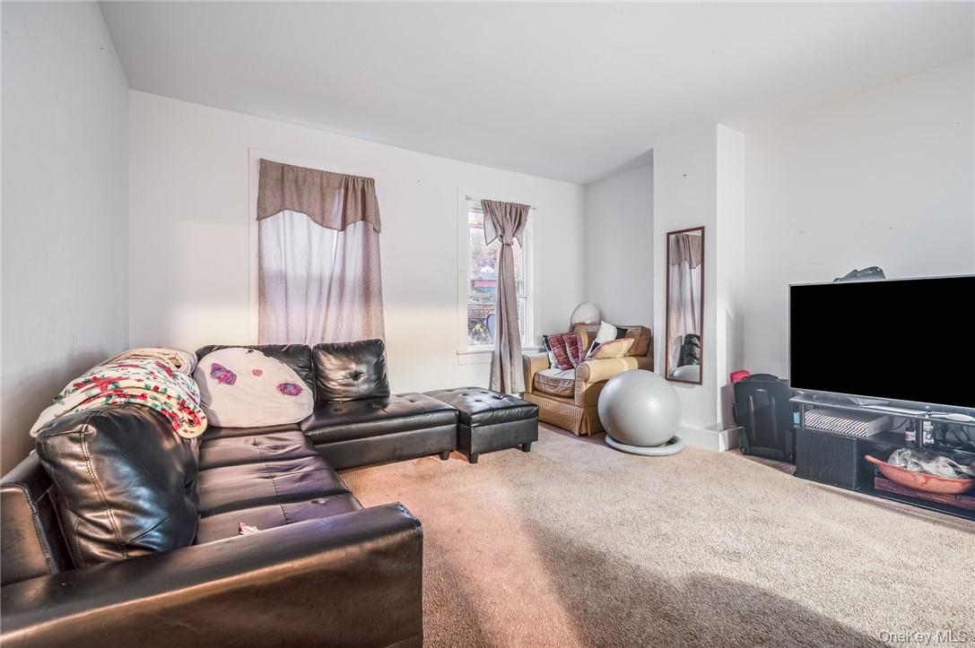 Thornwood, New York 10594, United States, 3 Bedrooms Bedrooms, ,2 BathroomsBathrooms,Residential,Active,15893