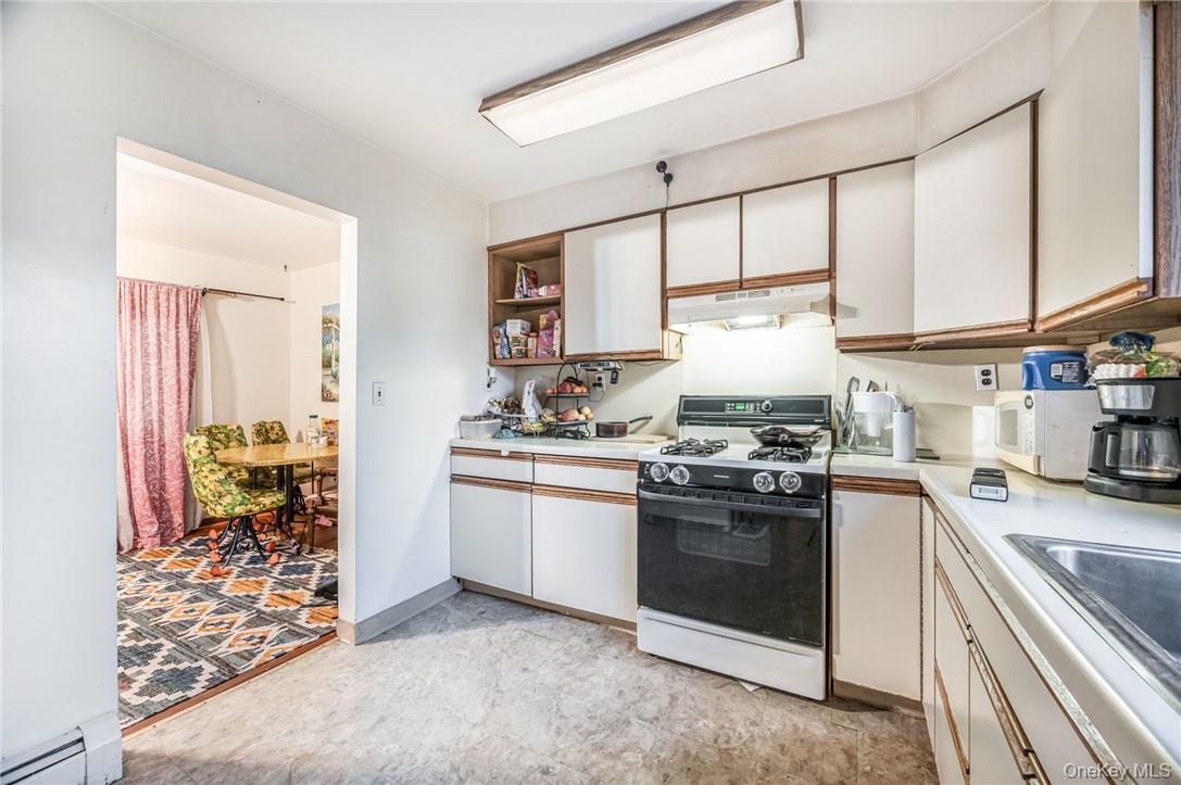 Thornwood, New York 10594, United States, 3 Bedrooms Bedrooms, ,2 BathroomsBathrooms,Residential,Active,15893