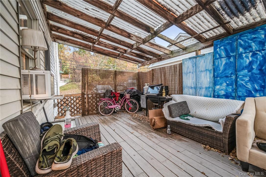 Thornwood, New York 10594, United States, 3 Bedrooms Bedrooms, ,2 BathroomsBathrooms,Residential,Active,15893