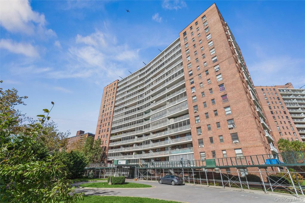 Photo of 61-15 98th Street #. I6 H, Rego Park, NY 11374 (MLS # 944078)