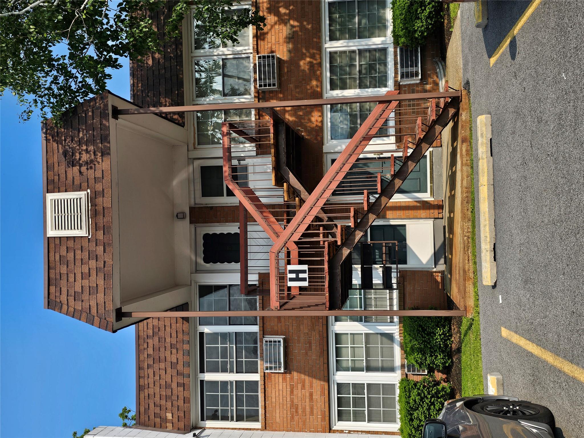 Hooker Avenue H3, Poughkeepsie, New York - 1 Bedrooms  
1 Bathrooms  
3 Rooms - 