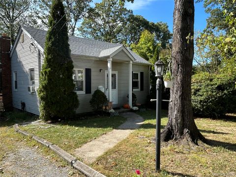 8 Bayard Avenue Bayville NY 11709