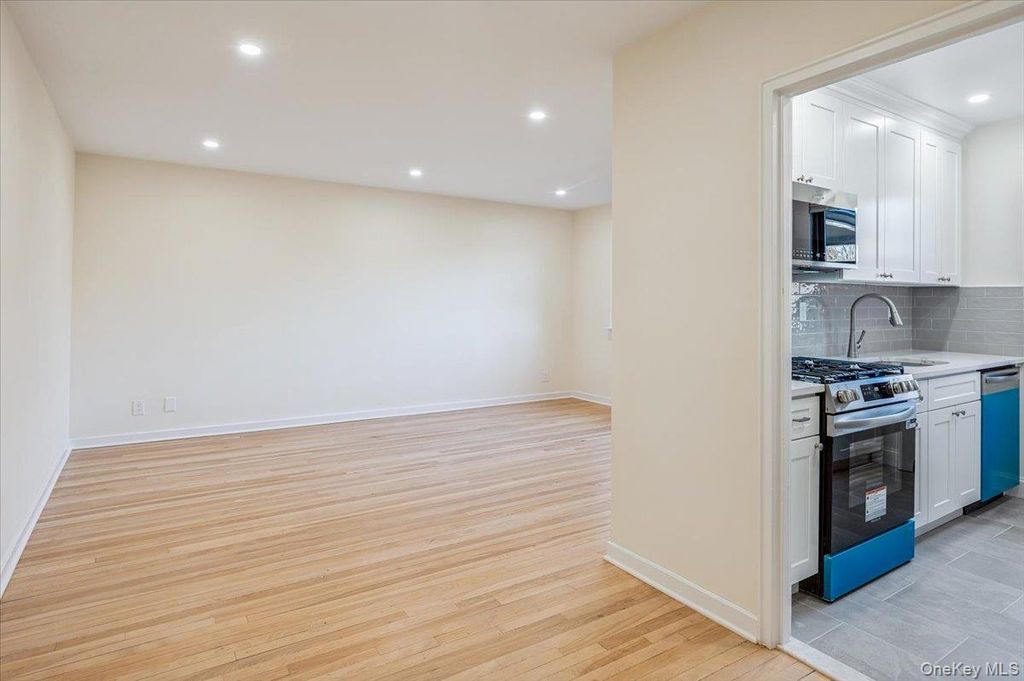 Photo of 154 Martling Avenue #G3, Tarrytown, NY 10591 (MLS # 938976)