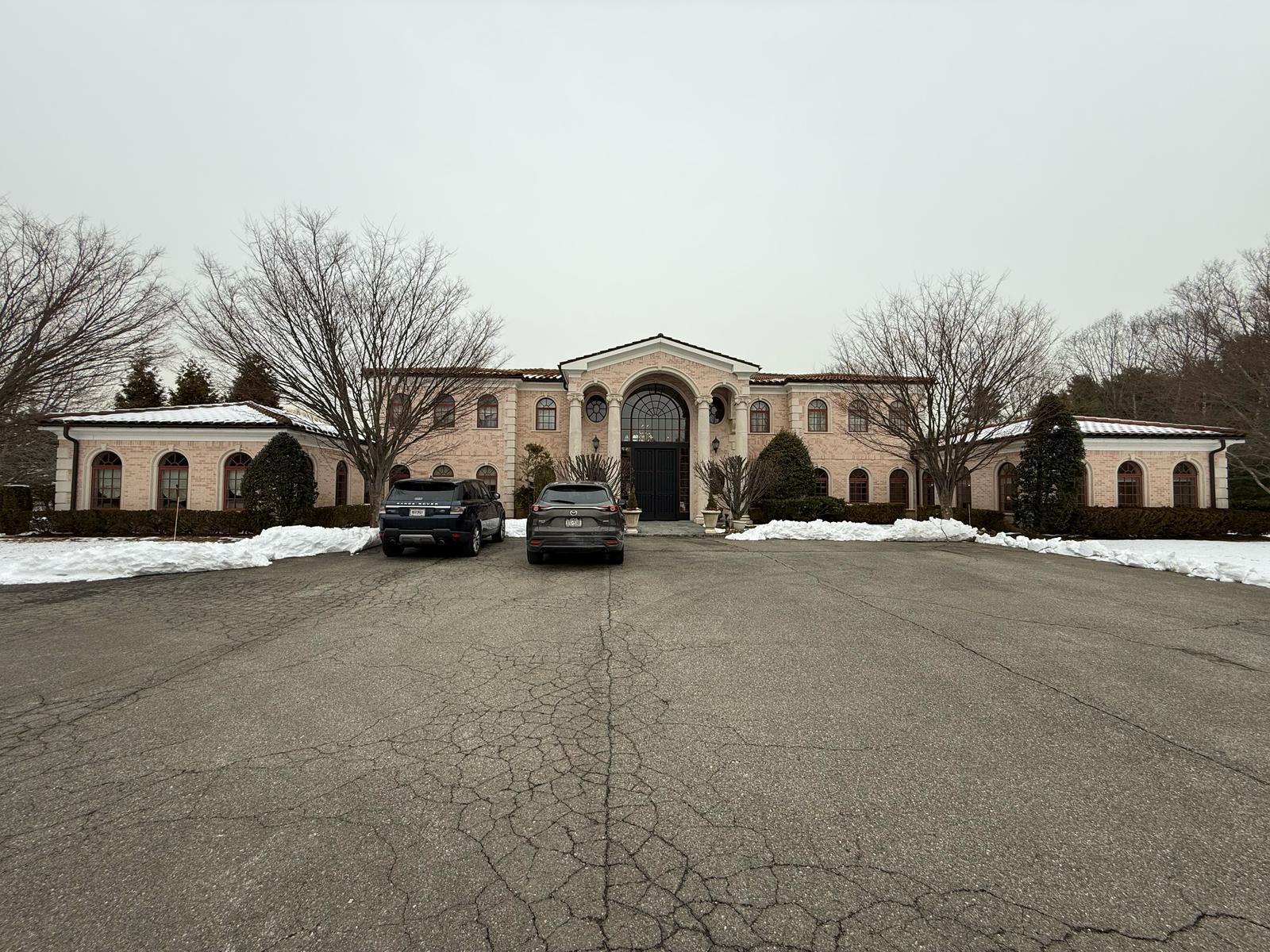 8 Tatem Way, Old Westbury, New York image 1