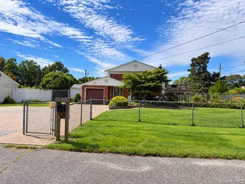 Homes For Sale - 135 W End Avenue<br/> Suffolk County, Shirley, NY 11967