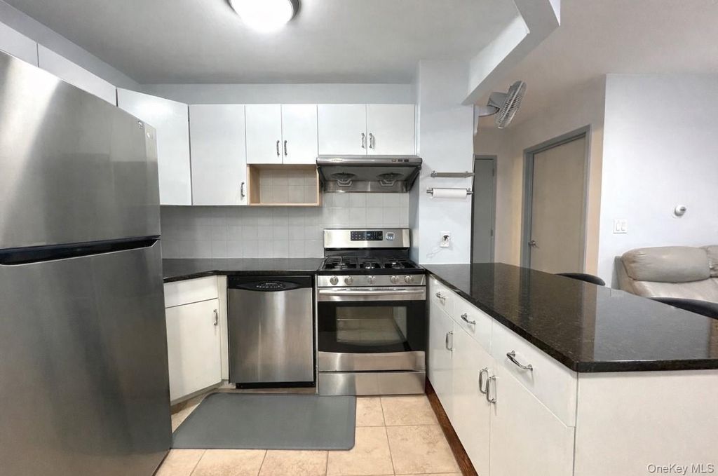 Photo of 78-36 46th Avenue #3D, Elmhurst, NY 11373 (MLS # 965195)