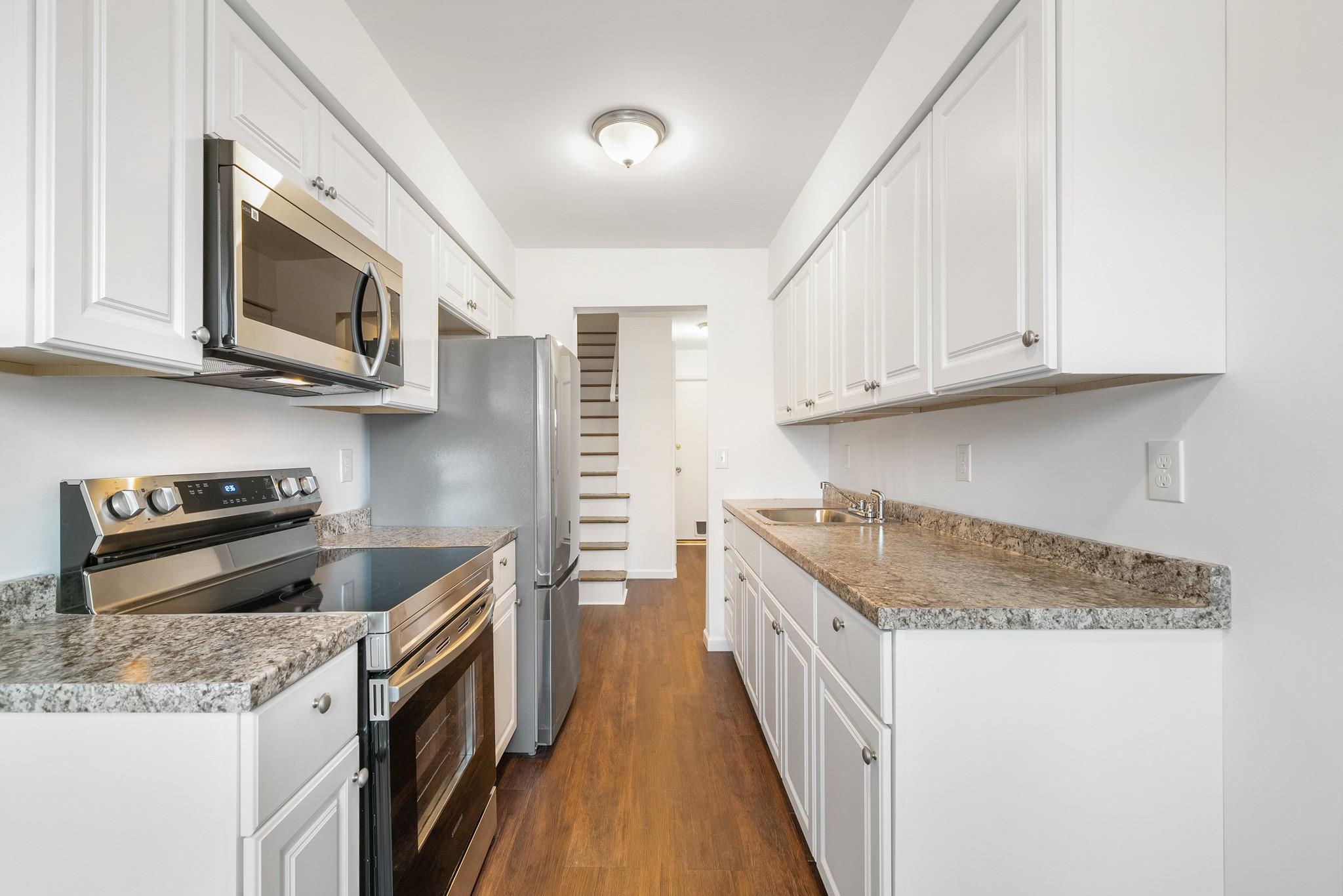 616 Woodland Hills Road, White Plains, New York image 2