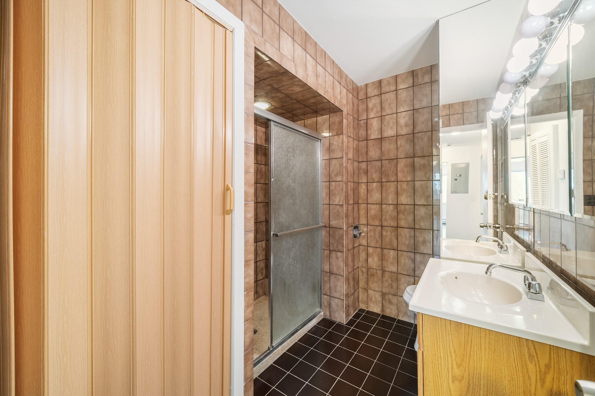 616 Woodland Hills Road, White Plains, New York image 15