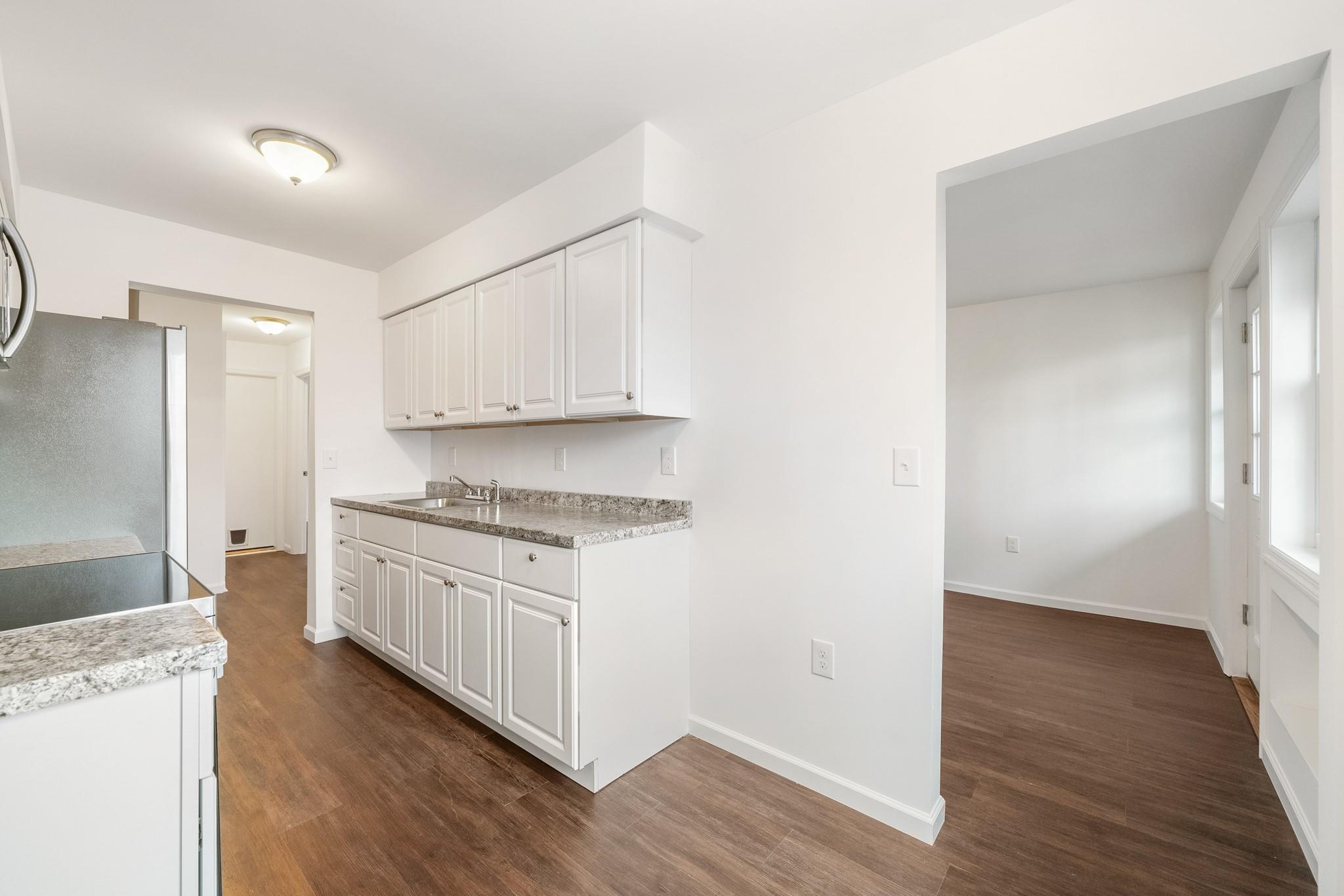 616 Woodland Hills Road, White Plains, New York image 4