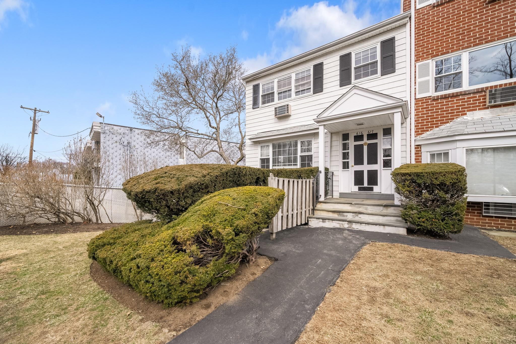 616 Woodland Hills Road, White Plains, New York image 20