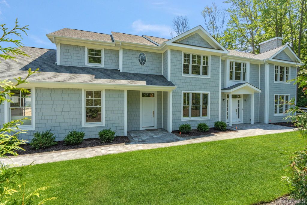 Photo of 48 Plainview Road, Woodbury, NY 11797 (MLS # 910684)