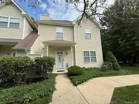 6 DAREMY CIR, MEDFORD, NY 11763 - Image ac7f20641c2e7eb91c0f76f7e1d085d9/839307346