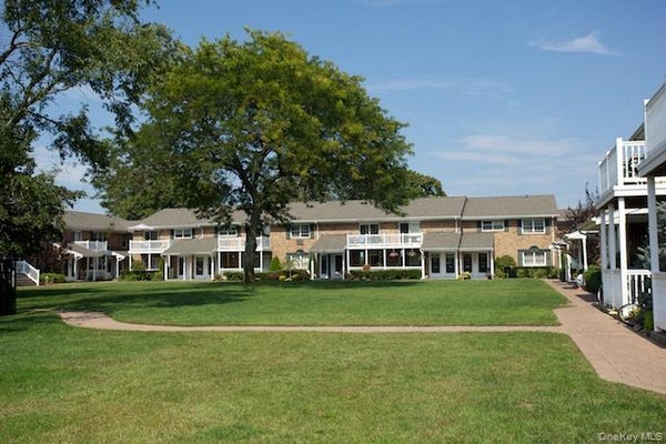 20 SAXON AVE APT 9, BAY SHORE, NY 11706 - Image ac7f844f7125e5ca2f29eff7d8fe7bde/1298278006