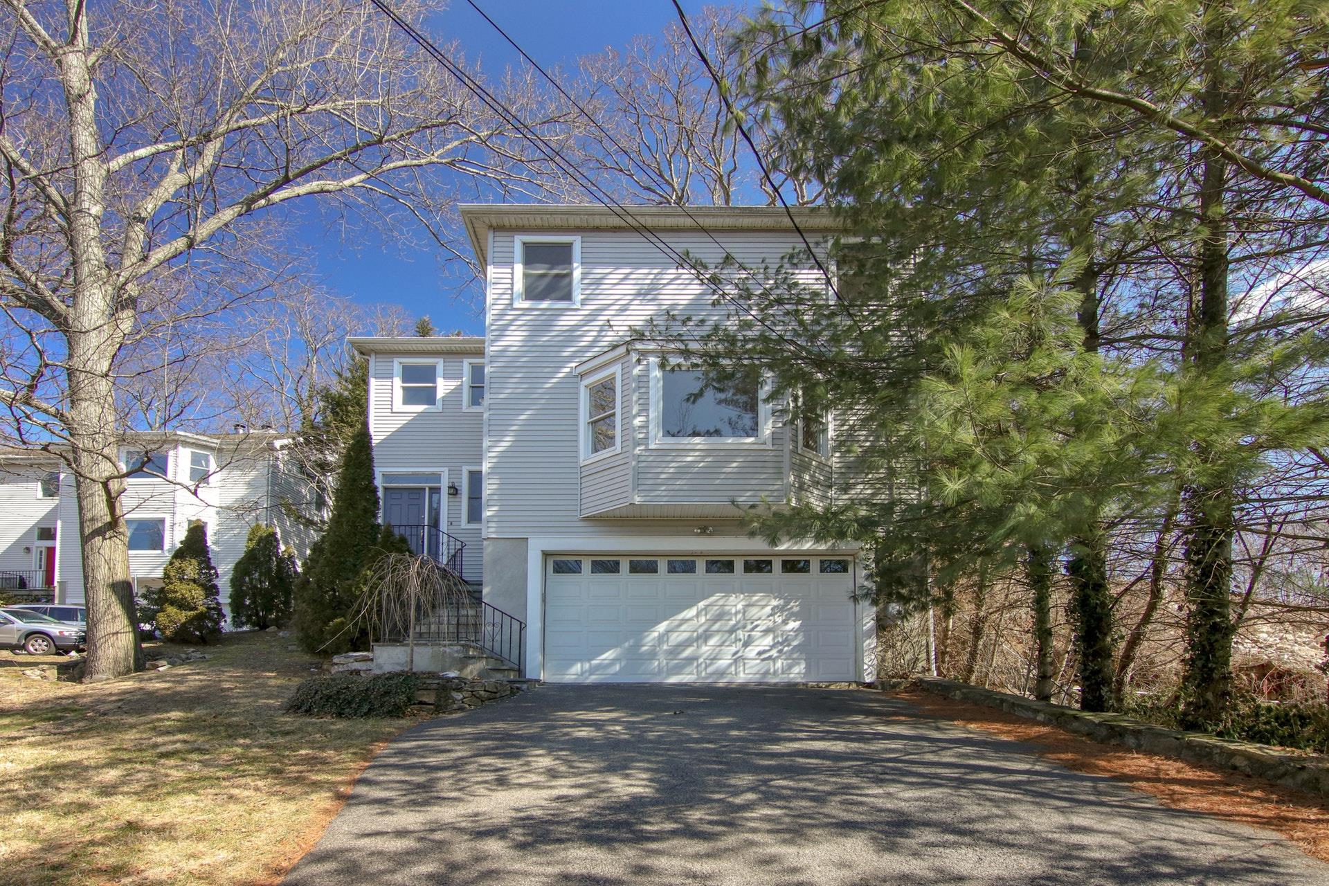 Manor Place, White Plains, New York - 3 Bedrooms  
3 Bathrooms - 